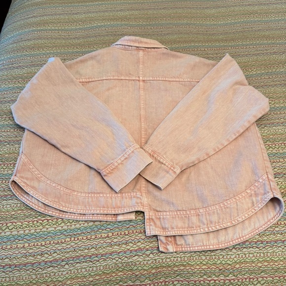 Le Lis Salmon Pink Jean Jacket Cropped Casual Style Size Large - Picture 6 of 9